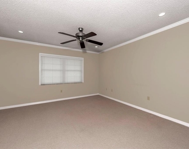 110 N Tremain Street - Photo Thumbnail 10
