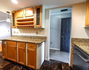 110 N Tremain Street - Photo Thumbnail 4