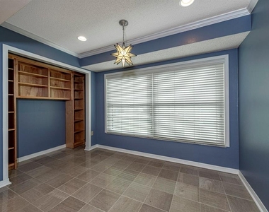 110 N Tremain Street - Photo Thumbnail 9
