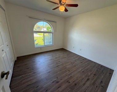 4054 Allure Lane - Photo Thumbnail 17