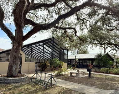 19505 Quesada Avenue - Photo Thumbnail 20