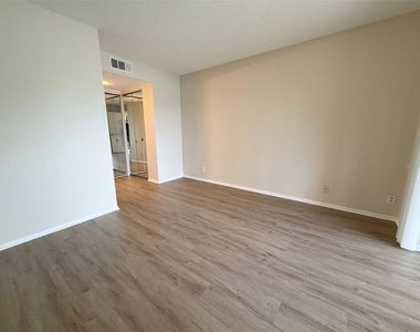 19505 Quesada Avenue - Photo Thumbnail 8