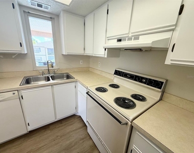 19505 Quesada Avenue - Photo Thumbnail 5