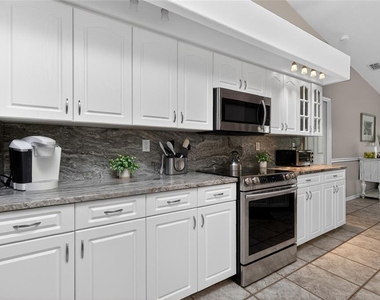 1112 Muscovie Court - Photo Thumbnail 12