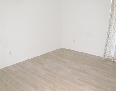23029 Alabaster Avenue - Photo Thumbnail 11