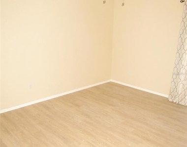 23029 Alabaster Avenue - Photo Thumbnail 9
