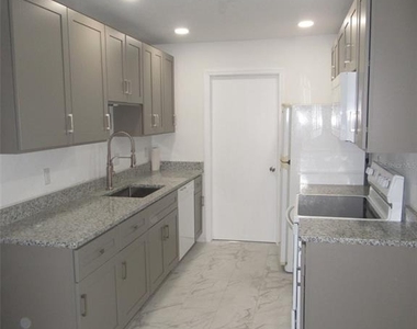 23029 Alabaster Avenue - Photo Thumbnail 4