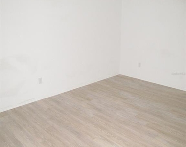 23029 Alabaster Avenue - Photo Thumbnail 10
