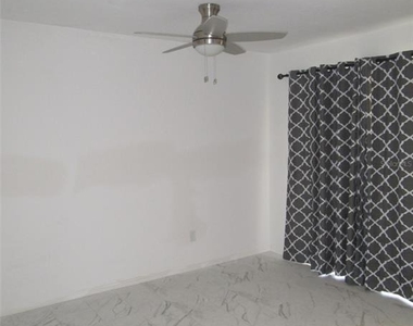 23029 Alabaster Avenue - Photo Thumbnail 6