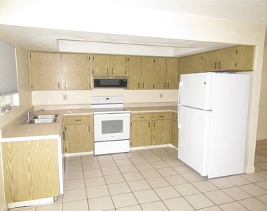 23023 Foote Avenue - Photo Thumbnail 4