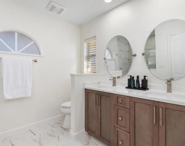 5530 Almar Drive - Photo Thumbnail 12