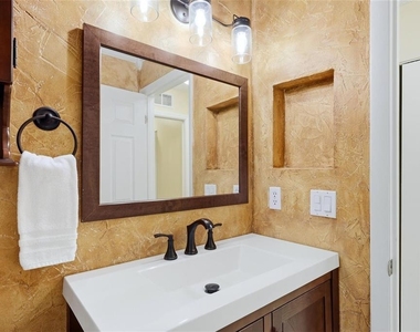 3663 Longmeadow - Photo Thumbnail 22