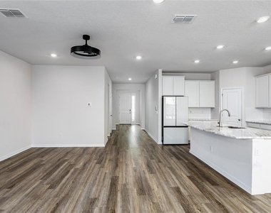 10622 Eustis Drive - Photo Thumbnail 8