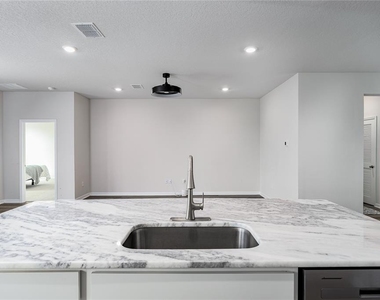 10622 Eustis Drive - Photo Thumbnail 6