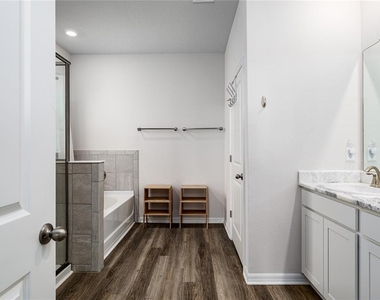 10622 Eustis Drive - Photo Thumbnail 12