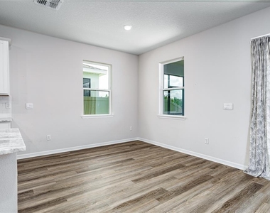 10622 Eustis Drive - Photo Thumbnail 7