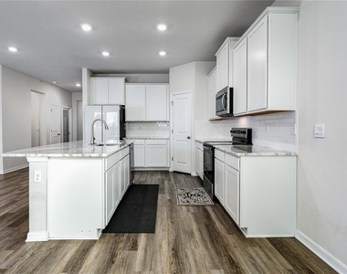 10622 Eustis Drive - Photo Thumbnail 2