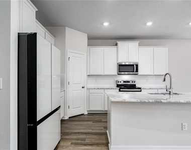 10622 Eustis Drive - Photo Thumbnail 4