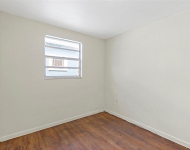 2788 41st Avenue N - Photo Thumbnail 36