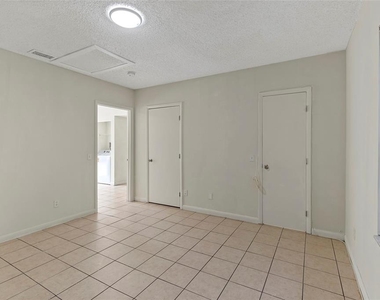 2788 41st Avenue N - Photo Thumbnail 13