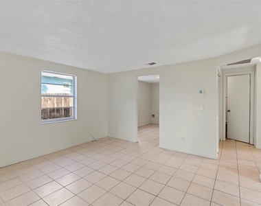2788 41st Avenue N - Photo Thumbnail 43
