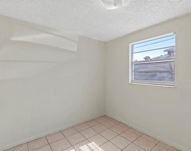 2788 41st Avenue N - Photo Thumbnail 40