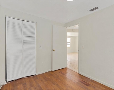 2788 41st Avenue N - Photo Thumbnail 35