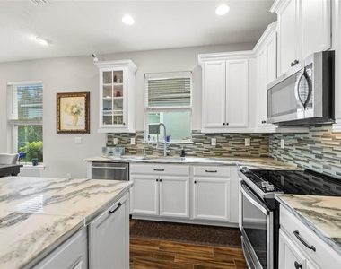 5213 Horizon Cove - Photo Thumbnail 9