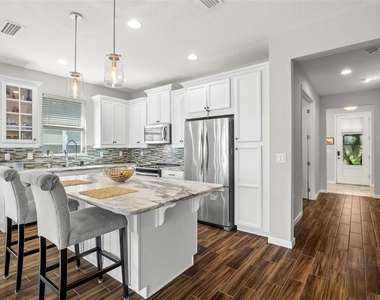 5213 Horizon Cove - Photo Thumbnail 7