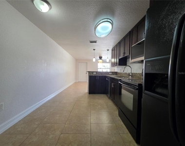 15532 Chamberlain Boulevard - Photo Thumbnail 4