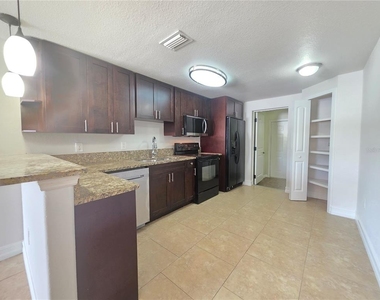 15532 Chamberlain Boulevard - Photo Thumbnail 3