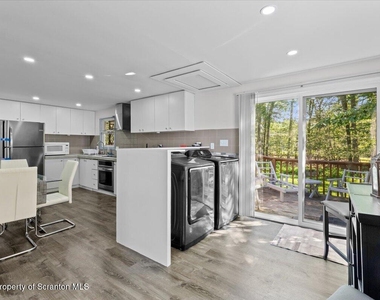 3528 Peak Drive - Photo Thumbnail 5