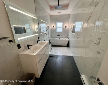 383 E Saylor Avenue - Photo Thumbnail 5