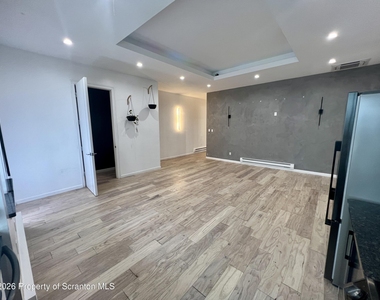 383 E Saylor Avenue - Photo Thumbnail 10