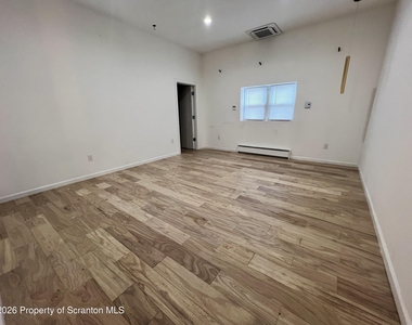 383 E Saylor Avenue - Photo Thumbnail 2