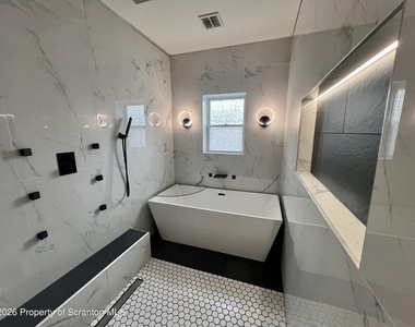 383 E Saylor Avenue - Photo Thumbnail 6