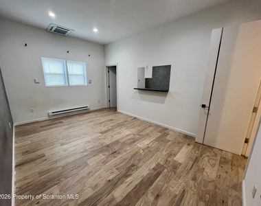 383 E Saylor Avenue - Photo Thumbnail 4