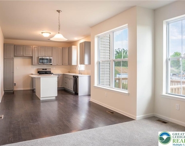 3740 Samantha Lane - Photo Thumbnail 29