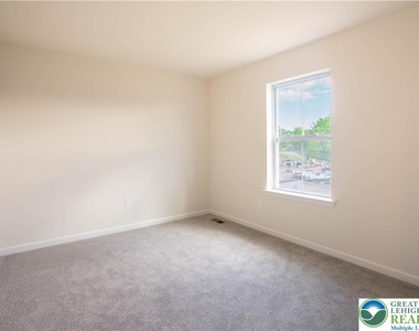 3740 Samantha Lane - Photo Thumbnail 16