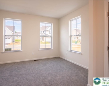 3740 Samantha Lane - Photo Thumbnail 36