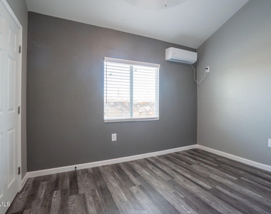 8335 Roseway Drive - Photo Thumbnail 11