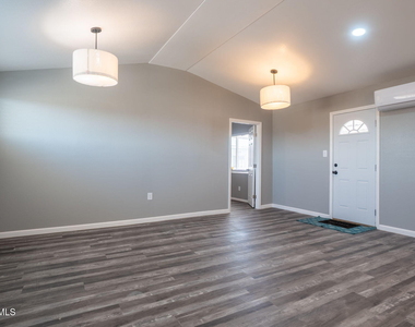 8335 Roseway Drive - Photo Thumbnail 6