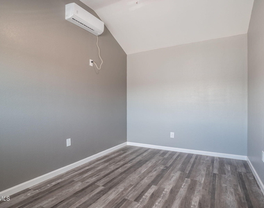 8335 Roseway Drive - Photo Thumbnail 13