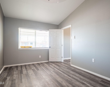 8335 Roseway Drive - Photo Thumbnail 8