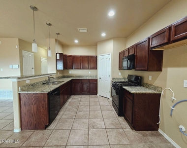 12185 Copper Valley Lane - Photo Thumbnail 6