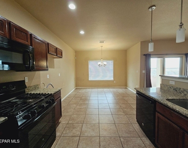 12185 Copper Valley Lane - Photo Thumbnail 11