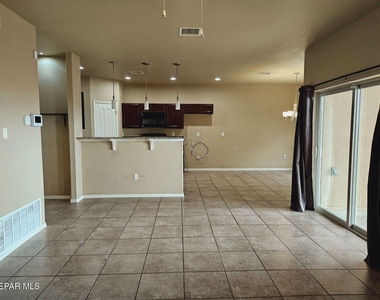 12185 Copper Valley Lane - Photo Thumbnail 4