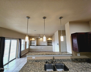 12185 Copper Valley Lane - Photo Thumbnail 10