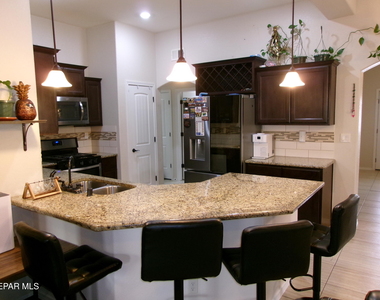 824 Caterick Street - Photo Thumbnail 11