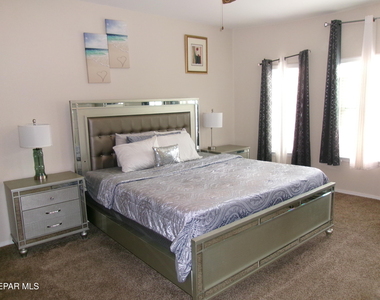 824 Caterick Street - Photo Thumbnail 20